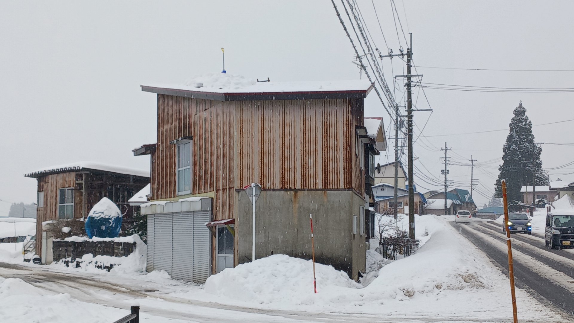 「雪下ろし中の事故で80歳男性死亡 秋田・北秋田市」