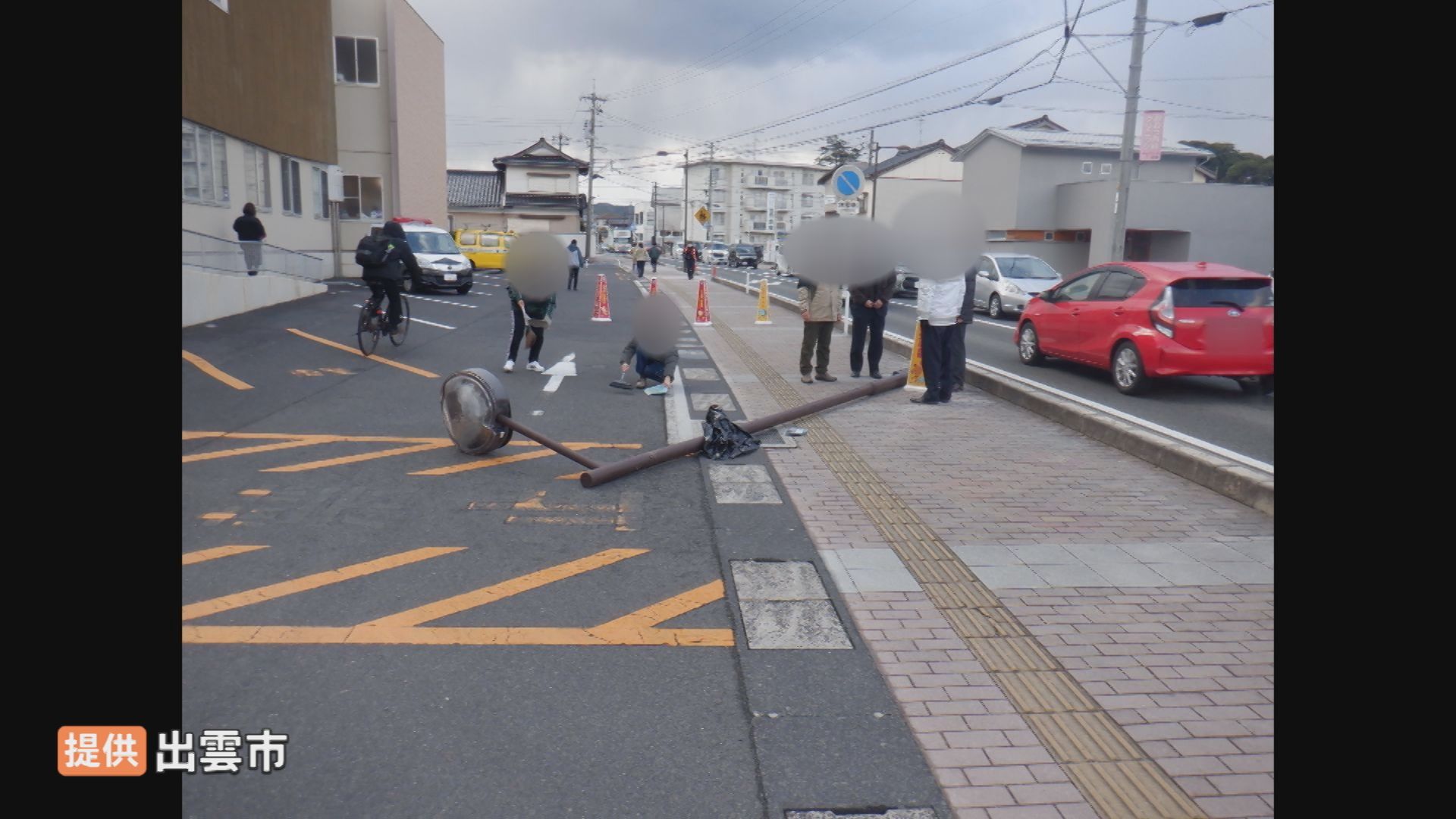 「強風で照明灯倒れ、小学生大けが - 島根県出雲市」