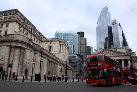 「英ポンド急落、国債利回り急上昇：財政不安が重し」