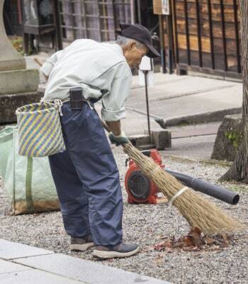 「日本、高齢者女性も積極参加：主要国最高水準の労働参加率」